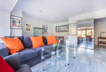 Apartamento Centro Sacio I allows 18 year olds to book a room