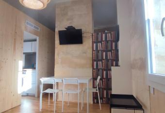 Charmant studio renove et climatise allows 18 year olds to book a room