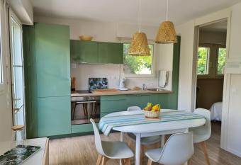 Ty Kaz has Balcony rooms