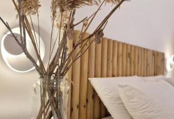 LT VISTA MARE -Baia Verde- Gallipoli allows 18 year olds to book a room