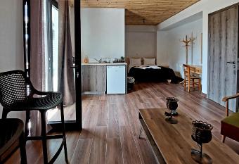 Agros Green Valley Suites has rooms with a private hot tub