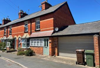 Park End House - Parking, Pet Friendly has Balcony rooms