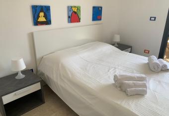 Nard   Kiss allows 18 year olds to book a room