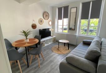 L Emile Zola allows 18 year olds to book a room