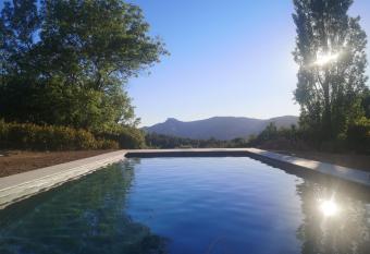Studio au calme vue sur garlaban has Balcony rooms