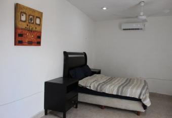 Lindo y econ  mico departamento en el norte de M  rida allows 18 year olds to book a room