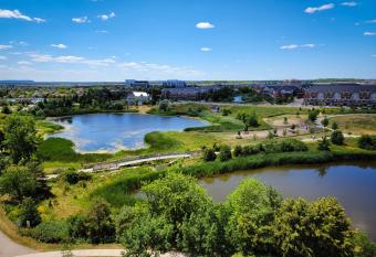 Romantic Oasis with Stunning Views & Amenities has Balcony rooms