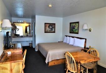 Eagle's Nest Motel allows 18 year olds to book a room