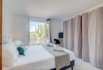 REVES DE PAMPA l APPART allows 18 year olds to book a room