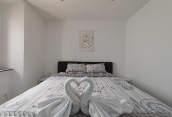 Sea Storm Apartment Upstairs Izola NEW 2022 allows 18 year olds to book a room