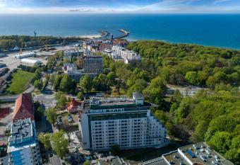 Aparthotel Etna allows 18 year olds to book a room