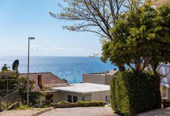 Flora Apartment - near the sea has Balcony rooms