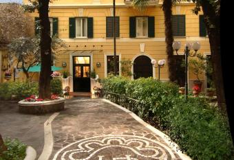 Hotel Villa San Lorenzo Maria allows 18 year olds to book a room