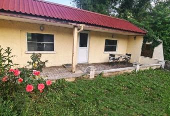 Mini maison ind  pendante avec terrasse has Balcony rooms