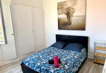 Appartement WHITE DESIGN Proche Cannes allows 18 year olds to book a room