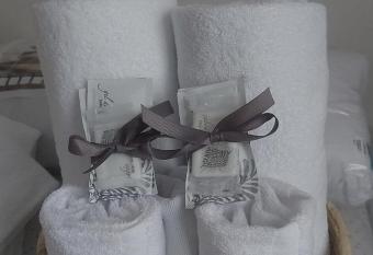 New J&J Hostel has Balcony rooms