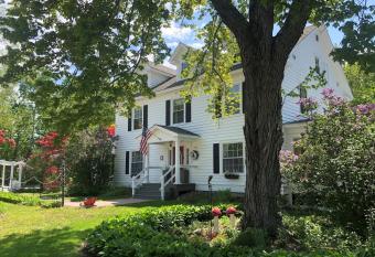 Boutique Inn - Paris Suite allows 18 year olds to book a room