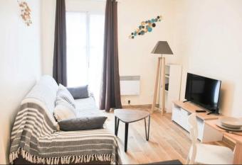 Le Bouloir-Appartement avec balcon et parking priv   has Balcony rooms