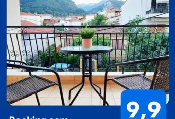 Intimate Olympus House has Balcony rooms