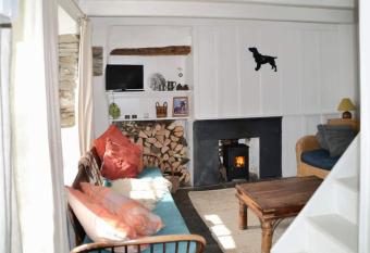 Sunny Corner has Balcony rooms