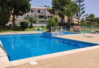 01 Sra da Rocha com Piscina e AC - Casas & Pap  is allows 18 year olds to book a room