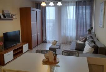 H&S Apartament Piaseczno Darmowy Parking WI-FI allows 18 year olds to book a room