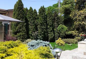 Green House allows 18 year olds to book a room