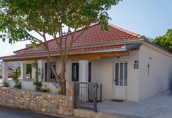 Lovely House Mara, Imotski. has Balcony rooms