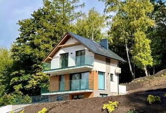 LUXURY OAK VILLAS has Balcony rooms