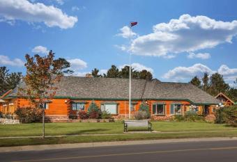 Mackinac Lodge allows 18 year olds to book a room