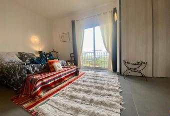 Guest-house de l   amandier - Vue cit   m  di  vale has Balcony rooms