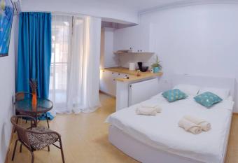 Loca  ie perfect   pentru un sejur minunat la mare. allows 18 year olds to book a room