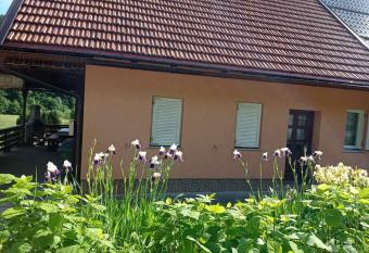 Apartman Rozmari has Balcony rooms