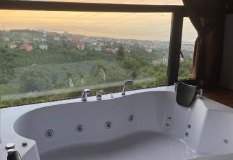 V  LLA DEN  Z , KiRAZ allows 18 year olds to book a room