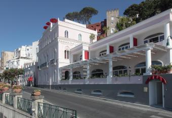 Il Capri Hotel has Balcony rooms