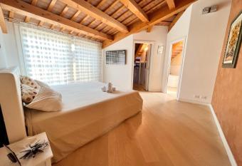 ERMAN HOUSE Mansarda sulla Riviera del Brenta Venezia has Balcony rooms
