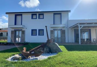 Residenza    La Vecchia Ancora    allows 18 year olds to book a room