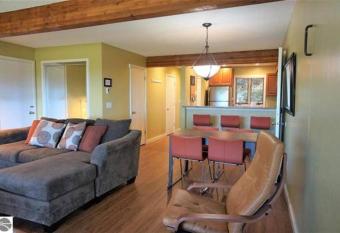 2 Bedroom Cozy Shanty Creek Condo allows 18 year olds to book a room