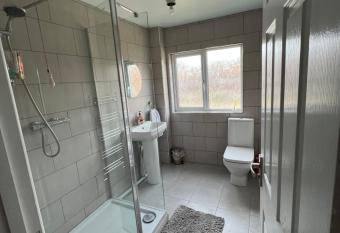 Fellowes Garden allows 18 year olds to book a room