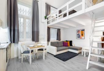 Budapest Holidays Central allows 18 year olds to book a room