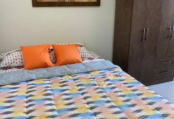 Kitnet 05 Espa  o inteiro no centro com garagem. allows 18 year olds to book a room