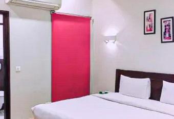 Delux Plaza By WB Inn allows 18 year olds to book a room