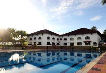 Ponderosa Golf & Country Resort allows 18 year olds to book a room