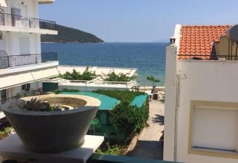 Nea Peramos Apartment with View by the Beach has Balcony rooms