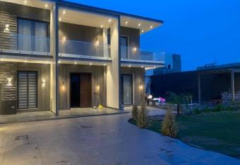 beautiful 3 bedroom villa with Pool and Garden. has Balcony rooms