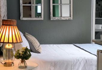 Driftwood Suite, Villa Roc Guesthouse - No loadshedding has Balcony rooms