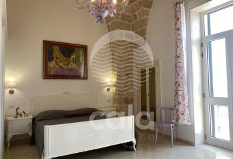 La Piazzetta n   1 has Balcony rooms