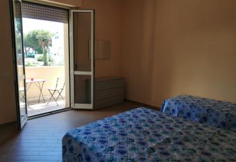 Appartamento in pieno centro con parcheggio privato has Balcony rooms