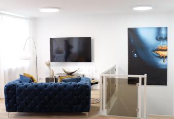 Exklusive Wohnung 104 m2 direkt am Rhein 1 km von der Messe has Balcony rooms