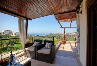 Waterfall Luxury Apartment has Balcony rooms